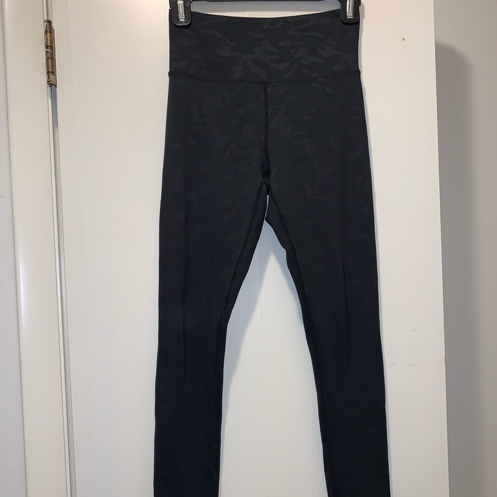 ZYIA light n tight 7/8 black camo leggings